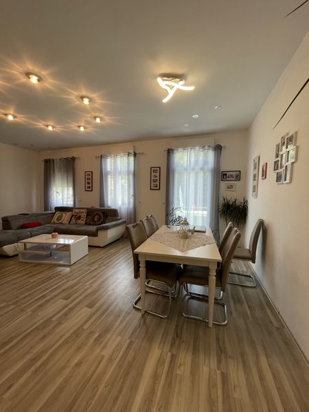 Zentrale exklusive 3-Zimmer Wohnung mit Balkon